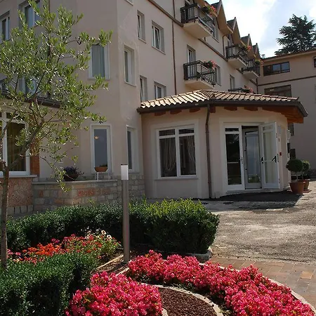 Bellavista Отель Сан-Дзено-ди-Монтанья